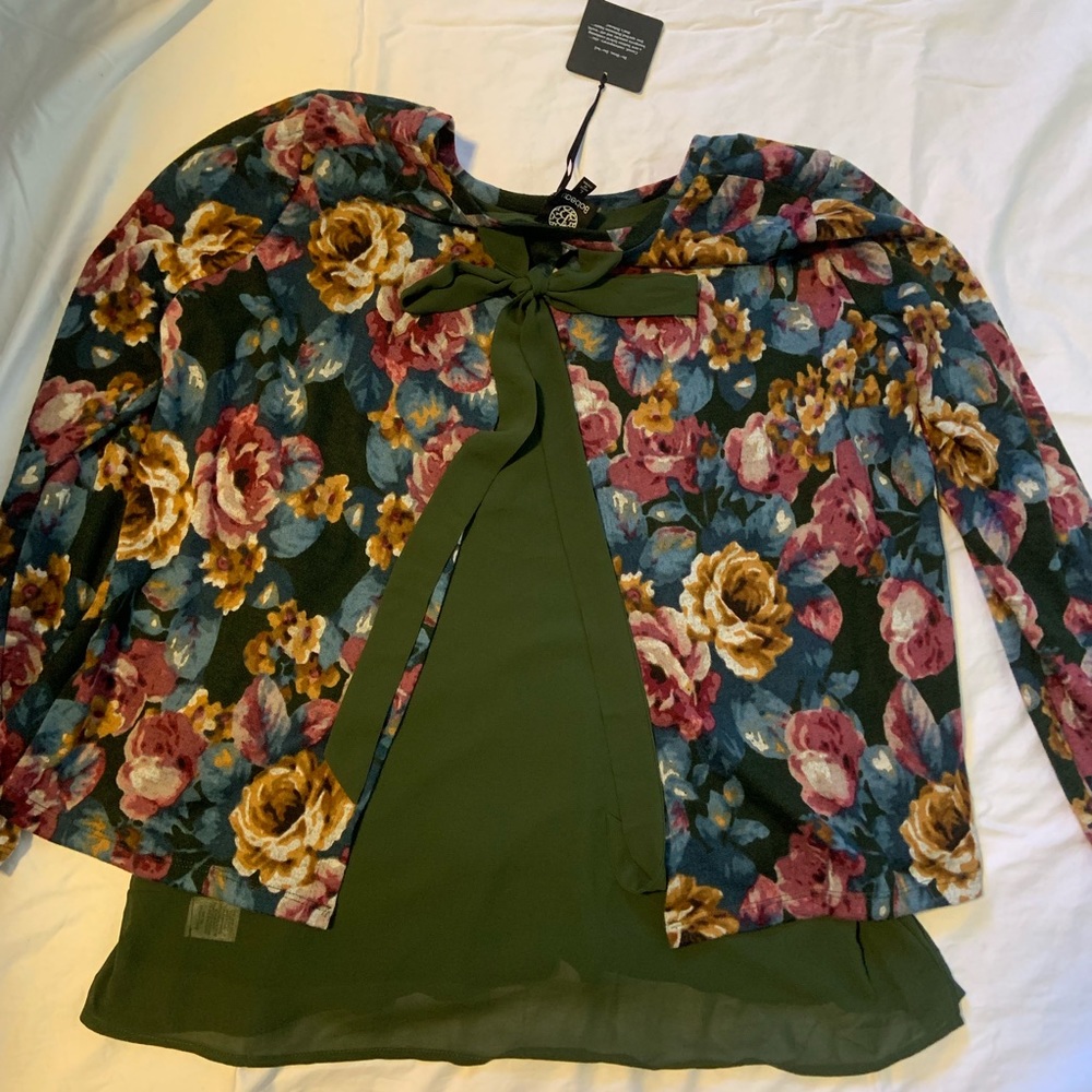NWOT women’s Bobeau long sleeve blouse